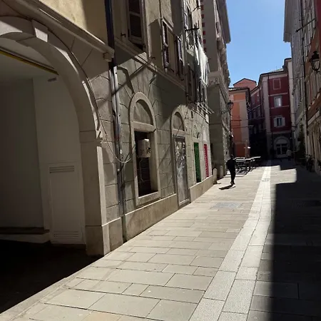 Joyce - Metro Cubo Apartment