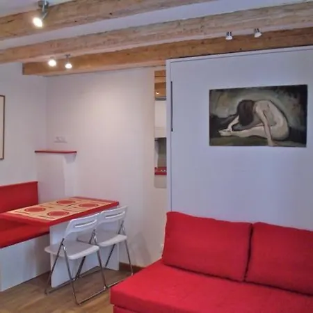 아파트 Joyce - Metro Cubo *