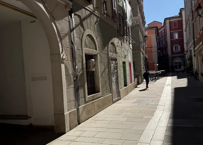 Joyce - Metro Cubo Apartment